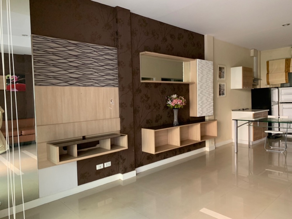 ให้เช่าทาวน์โฮมพัฒนาการ ศรีนครินทร์ : RH900 ให้เช่าทาว์นเฮ้า บ้านกลางเมือง The royal Monaco ศรีนครินทร์ 3 ห้องนอน 3 ห้องน้ำ เฟอร์นิเจอร์ครบ ตามรูปภาพ