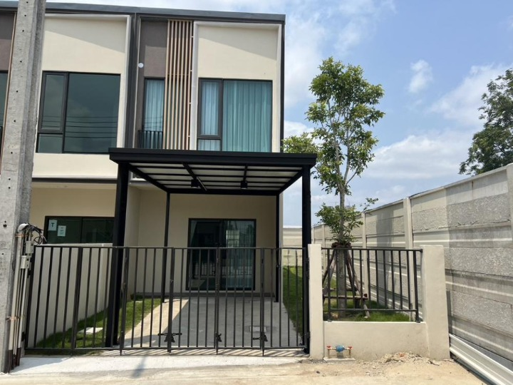 ให้เช่าทาวน์โฮมบางนา แบริ่ง ลาซาล : ให้เช่าทาวน์โฮม อัลติจูด คราฟ บางนา ใกล้ แมคโคร ศรีนครินทร์ เพียง 10 นาที