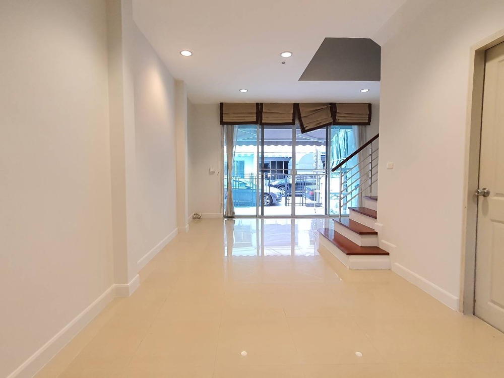 ให้เช่าทาวน์โฮมวงเวียนใหญ่ เจริญนคร : บ้านกลางเมืองสาทร ใกล้ bts วุทากาศ แอร์ 4 เครื่อง พักอาศัยได้,ทำออฟฟิศได้ ทำเลดี ว่าง พร้อมให้เช่า