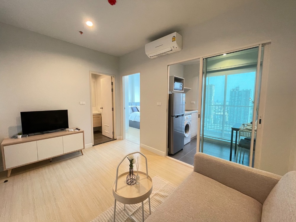ให้เช่าคอนโดท่าพระ ตลาดพลู วุฒากาศ : ห้องใหญ่ ห้องLayout พิเศษ ขนาด 35 ตรม เฟอนิเจอร์ ครบ ห้องใหม่ ใกล้รถไฟฟ้า เดินทางเข้าสาทรง่ายมากๆ สอบถามได้ครับ