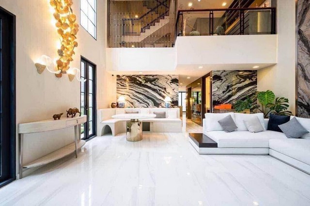 ให้เช่าทาวน์โฮมสุขุมวิท อโศก ทองหล่อ : Quarter 31 Luxury Townhouse 4-Bedroom For Rent, near BTS Phrom Phong