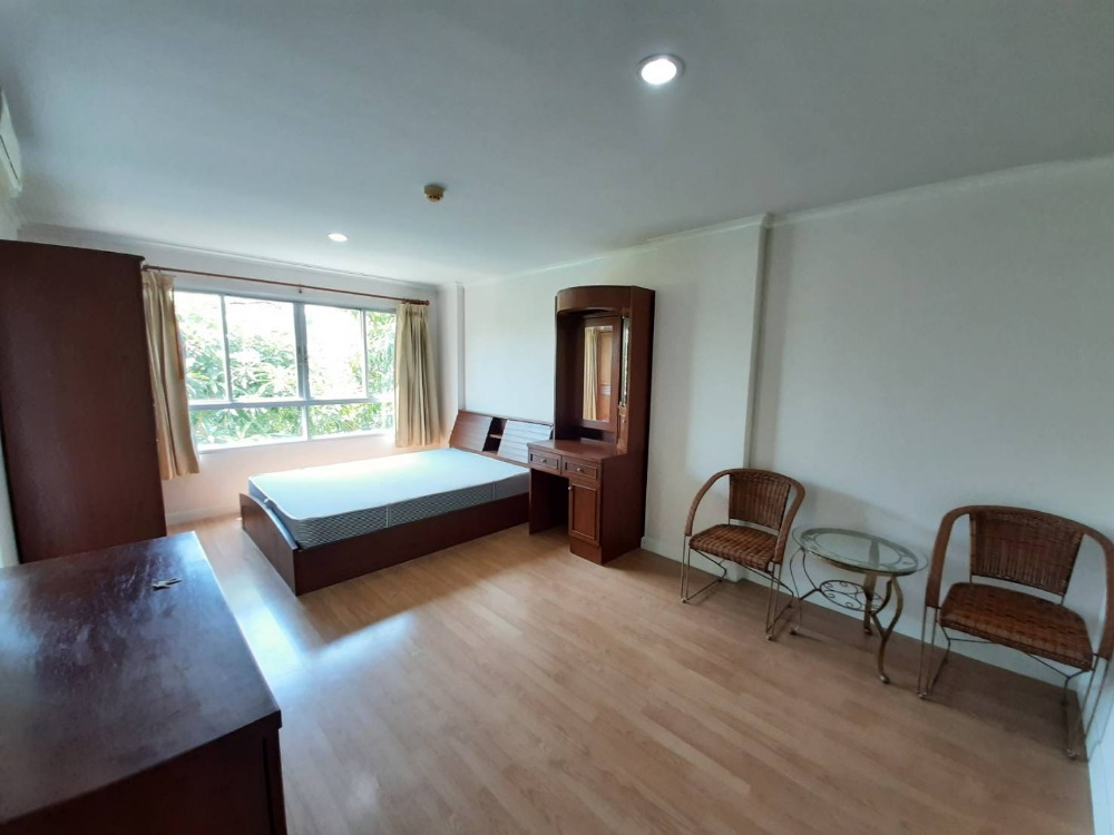 For RentCondoRamkhamhaeng, Hua Mak : LP26273 Lumpini Ram26, area 29 sq m., 2nd floor, Building D, 6,500 baht 081-904-4692