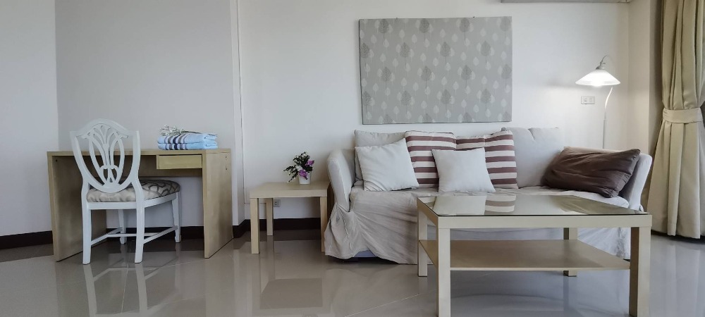 For RentCondoSriracha Laem Chabang Ban Bueng : Sell ​​/ rent 3 bedrooms, big room, very cheap price!!!!!! Rama Harbor Sriracha sea ​​view from bedroom And the living room is ready. The room is very beautiful.