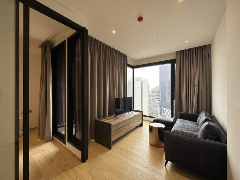 For RentCondoRama9, Petchburi, RCA : 🏢 Ashton Asoke Rama 9 📍33th floor, Building Omega 🌤️ G Tower view 🛋️ Fully Furnished 📺 Complete electrical appliances(Special price)
