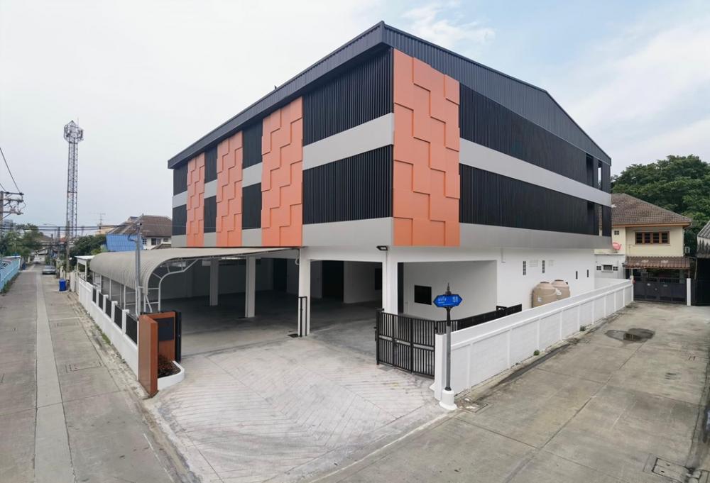 For RentWarehouseBangna, Bearing, Lasalle : Warehouse for rent with office, size 2,042 sq m., good location, convenient travel, near BTS Bearing station.
