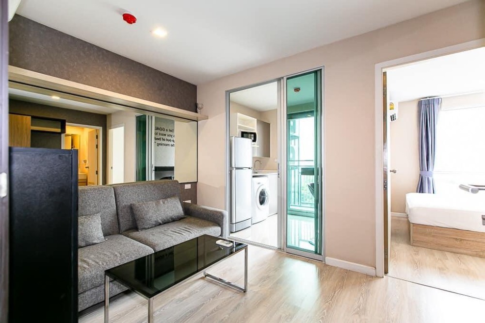 For RentCondoKhlongtoei, Kluaynamthai : * Condo for rent, Metro luxe Rama 4 (Soi Bangkok University, Kluaynamthai) 15,000 baht, 1 bedroom, 30 sq m. BTS Ekkamai (1.2 km.) Near Ekamai, Sukhumvit, Phra Khanong, On Nut, Queen Sirikit Convention Center
