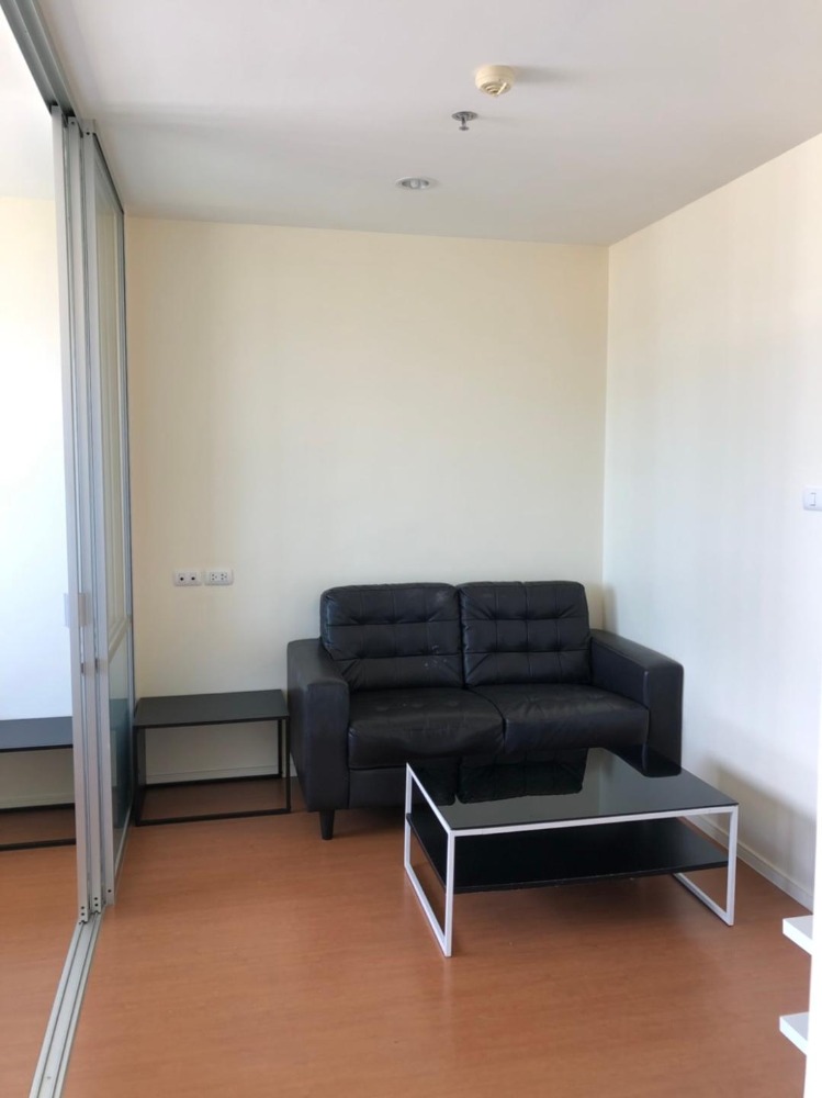 Lumpini Condo near Bangkok Pattaya Hospital, Dusit College, Banglamung Hospital, 23rd floor, north side, no sun, not hot when living there, can move in immediately. Call 099 405 5324. Loading...