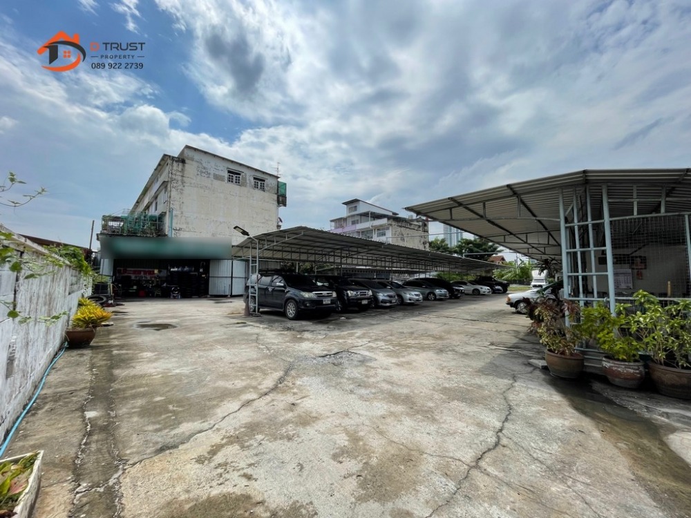 For RentLandPinklao, Charansanitwong : Land for rent with business with tenants, next to Charansanitwong Road, at the entrance of Soi 80, Bang O Subdistrict, Bang Phlat District, along the MRT Blue Line line connecting to Ratchawithi Road, Samsen Road, convenient