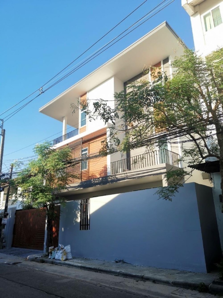 ให้เช่าทาวน์โฮมบางซื่อ วงศ์สว่าง เตาปูน : THR015 เช่าบ้าน 3 ชั้น ติดทางด่วน บางซื่อ-รัชดา