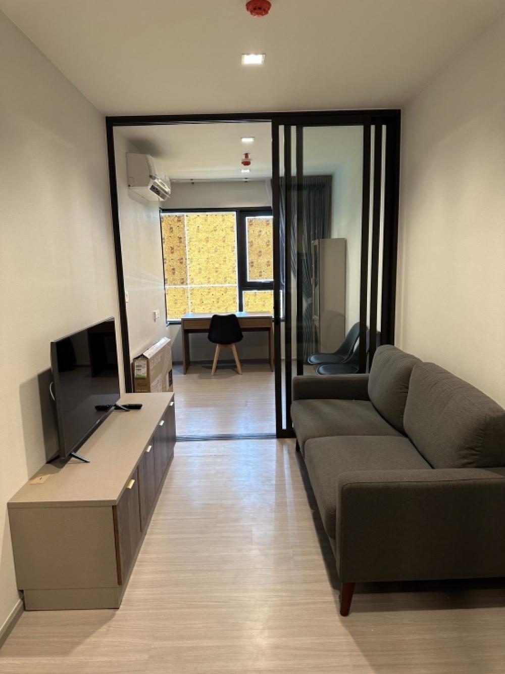 For RentCondoThaphra, Talat Phlu, Wutthakat : 🎉Life Sathorn Sierra🎉1bed plus, high floor, ready to move in. There is a real video inside the room.