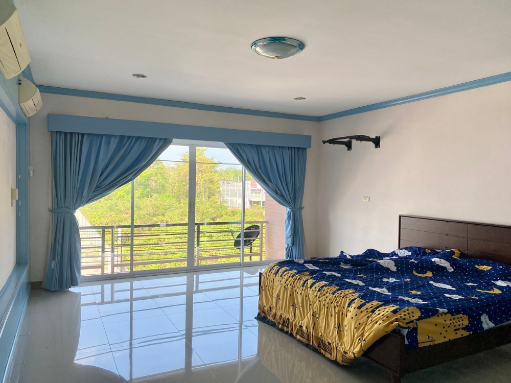 For SaleTownhomeTrang : Townhouse for sale behind the Andaman intersection, Huai Yot District, Trang Province, 2 booths, built in the whole house