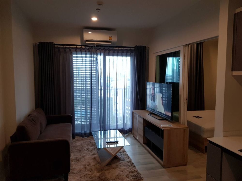 For RentCondoSathorn, Narathiwat : Condo for rent, Sathorn-Charoenrat, in the heart of the city, VIP Service, common area with 1 parking space