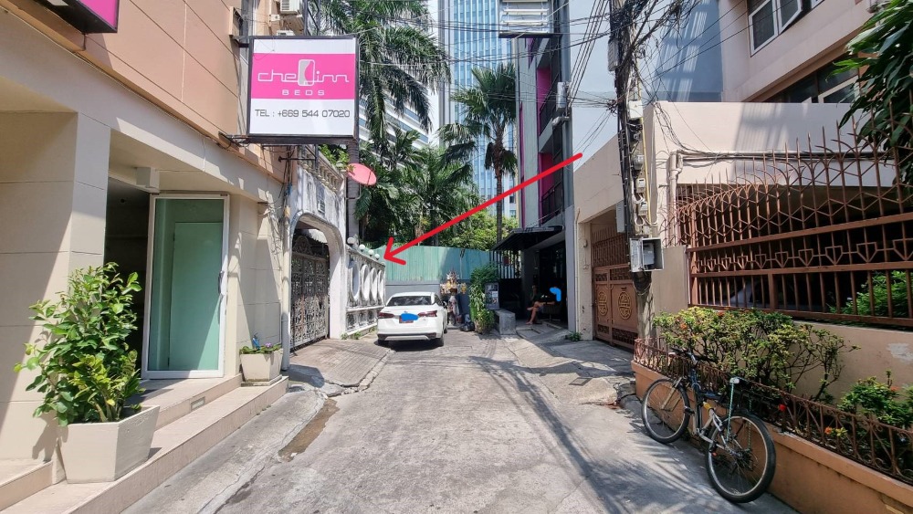ขายที่ดินนานา : (นานาใต้) ขายทาวน์เฮาส์ ใจกลางสถานบันเทิง เหมาะทำโรงแรมขนาดเล็ก  โฮสเทล บาร์ ร้านนวด ขนาดที่ดิน34 ตร.วา เดินจากปากซอยไม่ถึง3 นาที