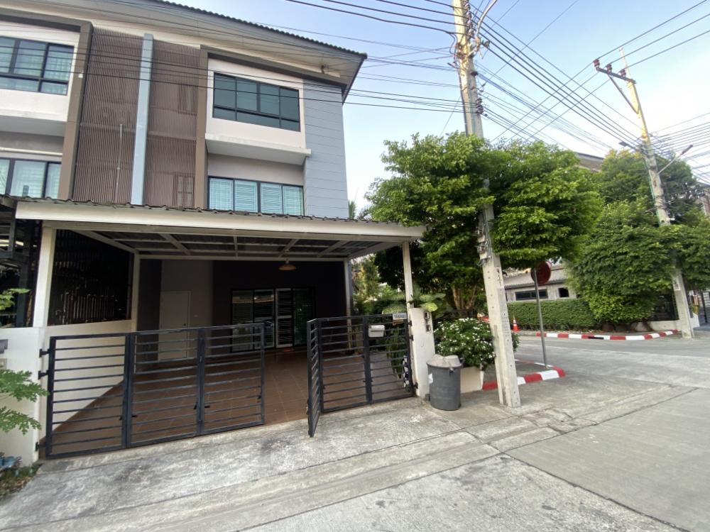 ให้เช่าทาวน์โฮมลาดพร้าว101 แฮปปี้แลนด์ : ให้เช่าทาวน์โฮม The Connect ลาดพร้าว 126 หลังมุม 4 ห้องนอน มีแอร์ ให้ทุกห้องนอน