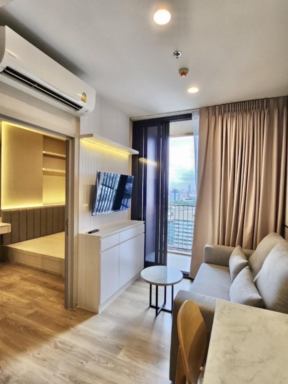 ให้เช่าคอนโดสุขุมวิท อโศก ทองหล่อ : ให้เช่า คอนโด  Oka Haus Sukhumvit 36 ใกล้ BTS ทองหล่อ ขนาด 27 ตรม. ห้องใหม่ ตกแต่งอย่างดี ไม่เคยปล่อยเช่า พร้อมเข้าอยู่ มี shuttle bus รับ-ส่งฟรี