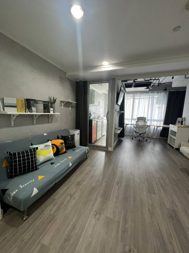 For RentCondoSathorn, Narathiwat : For rent, The Station (Sathorn-Bangrak), room width 40 sq m., near BTS Saphan Tasin, Asiatique Assumption, Bang Rak.