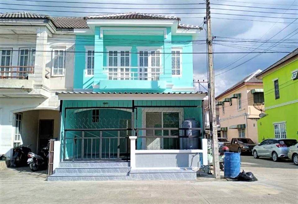 For RentTownhomePathum Thani,Rangsit, Thammasat : Townhouse for rent, Lam Luk Ka zone, near Khlong 8 market, just 4 minutes