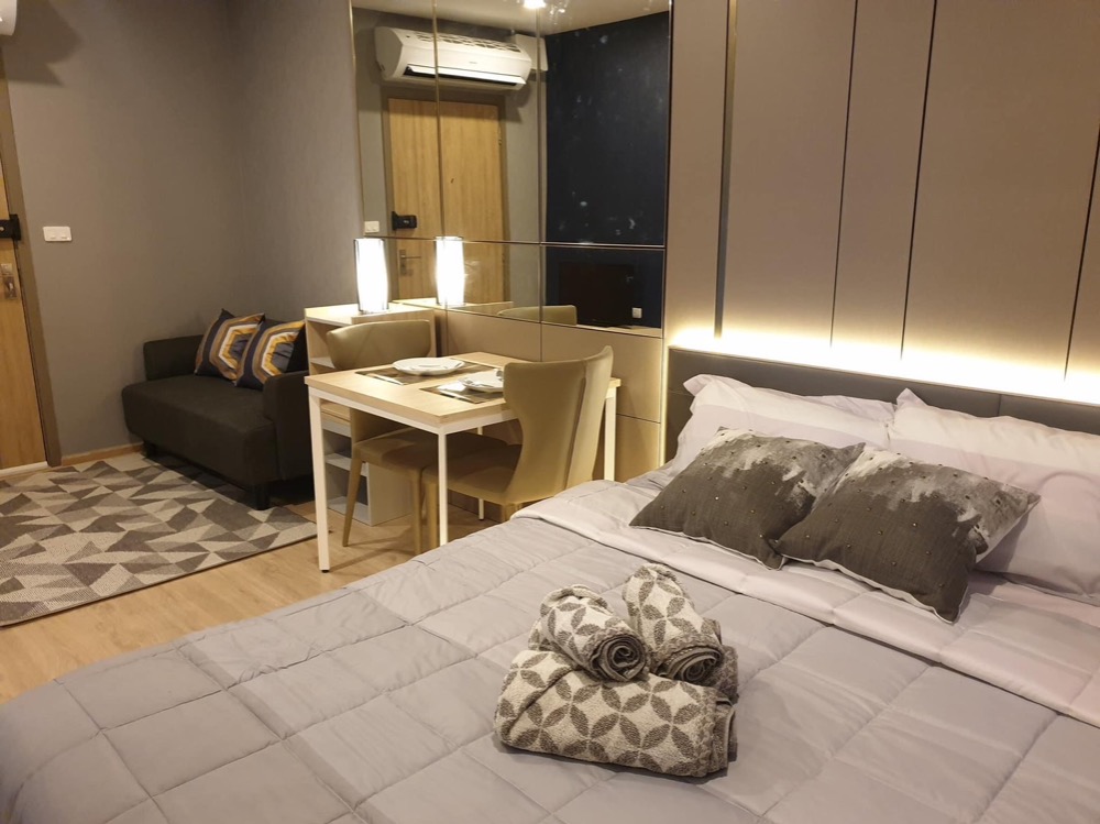 For RentCondoBangna, Bearing, Lasalle : Condo For Rent! Ideo O2 - Fully furnished, ready to move in, convenient transportation near BTS Bangna.