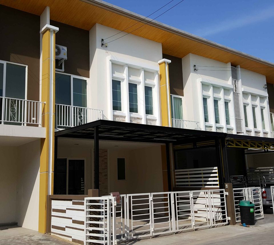 For RentTownhomeBangna, Bearing, Lasalle : Urgent rent!! Very good price, 2-storey townhome, Golden Town Bangna-Kingkaew Village.