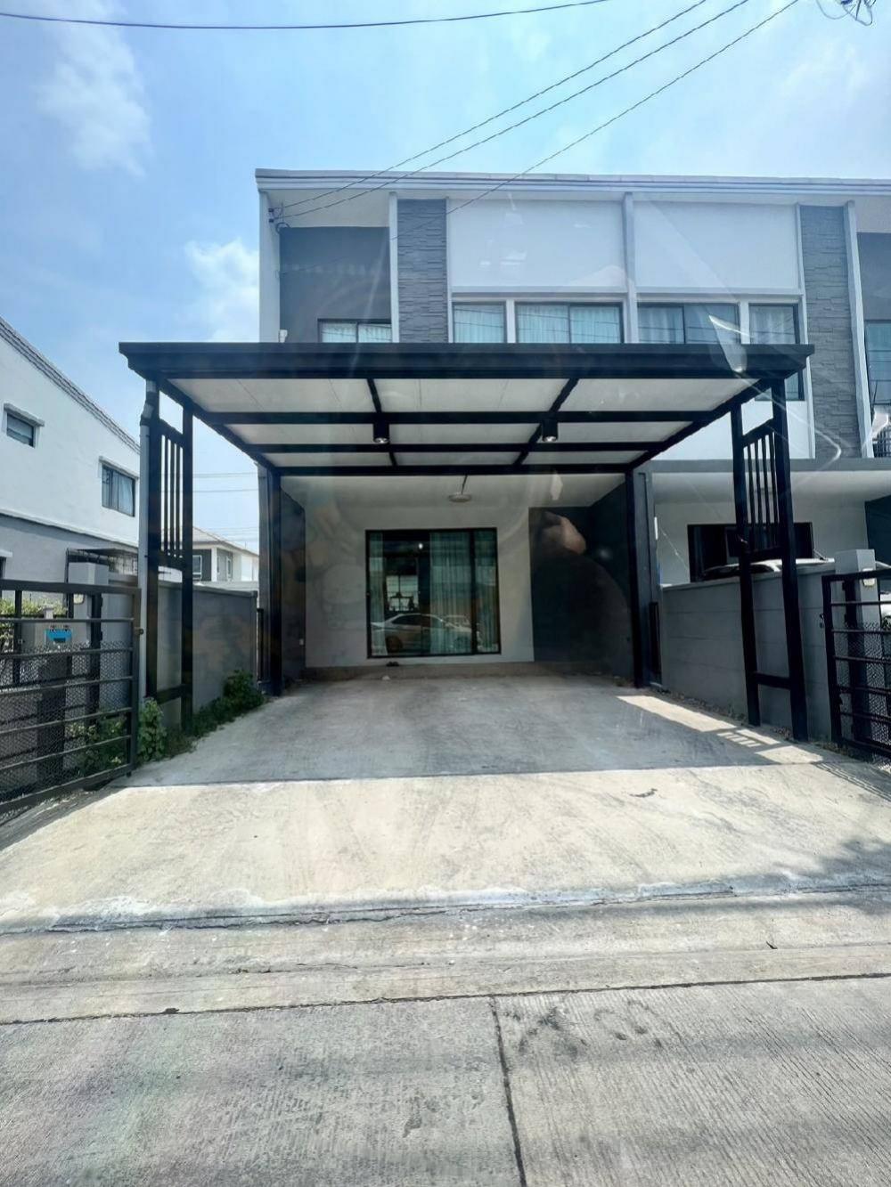 For RentHousePathum Thani,Rangsit, Thammasat : Townhome for rent, Pleno Phahon-Rangsit project, near Future Park Rangsit near Bangkok University
