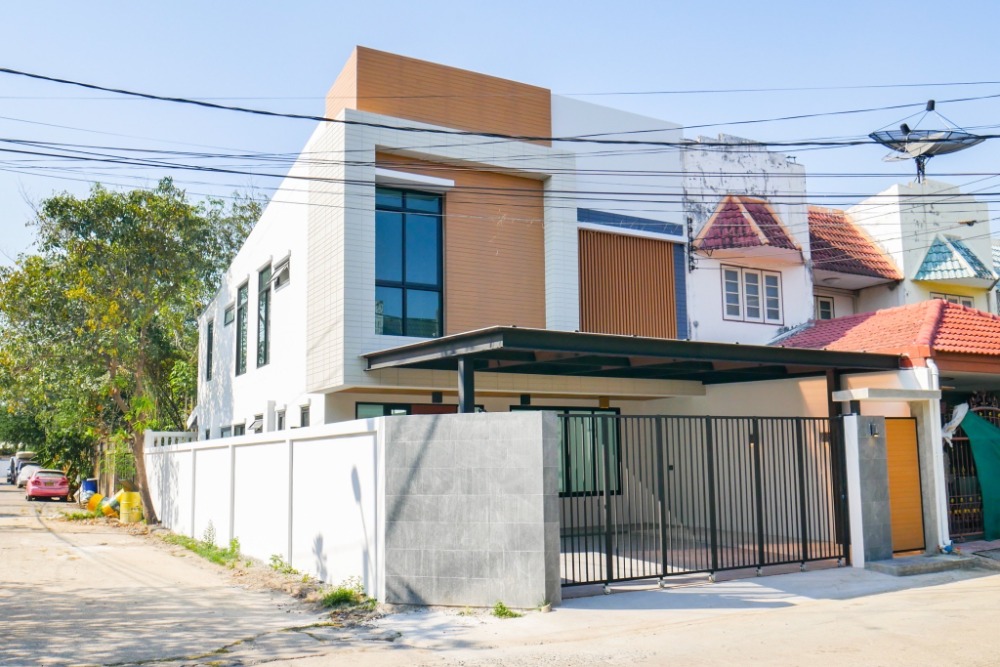 ขายทาวน์โฮมลาดพร้าว101 แฮปปี้แลนด์ : ขายทาวน์โฮม 2 ชั้น 41 ตร.ว. 4 นอน 3 น้ำ ซอยรามคำแหง117 ตกแต่งพร้อมอยู่