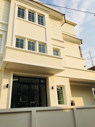 ให้เช่าบ้านอารีย์ อนุสาวรีย์ : HR1099ให้เช่าบ้านเดี่ยว 3 ชั้น เนื้อที่ 100 ตรว. สร้างใหม่ ซอยอารีย์ 8 ใกล้กระทรวงการคลัง เดินทางสะดวกใกล้ทางด่วน