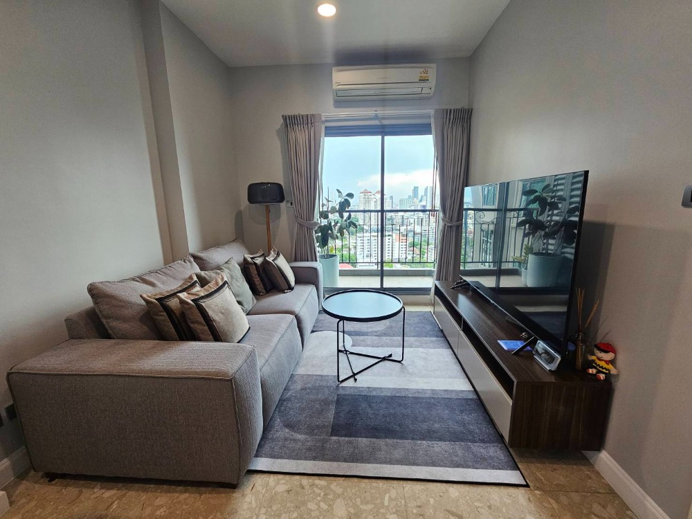 For RentCondoSukhumvit, Asoke, Thonglor : Cheapest, big room, high floor, good view, for rent, 1 bedroom, 1 bathroom, 54 sq m. The Crest Sukhumvit 34