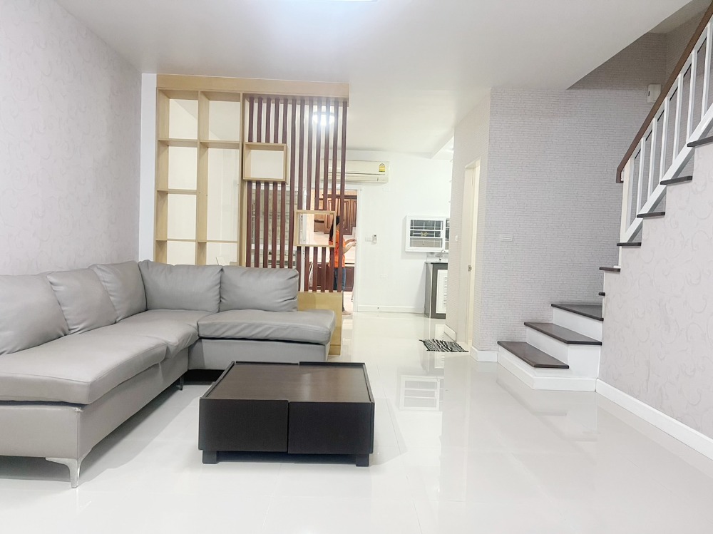 For RentHousePattanakan, Srinakarin : For rent, Town Avenue Rama 9, 3-storey townhome, Krungthep Kreetha Soi 7, fully furnished, behind the corner, good location, good price, hurry to book.