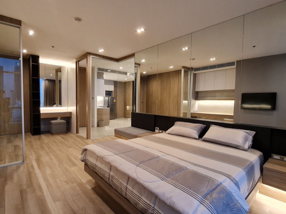 ให้เช่าคอนโดวงเวียนใหญ่ เจริญนคร : Condo Baan Sathorn - Chaophraya High floor river view with balcony, furniture, electrical appliances, for rent 40,000 baht