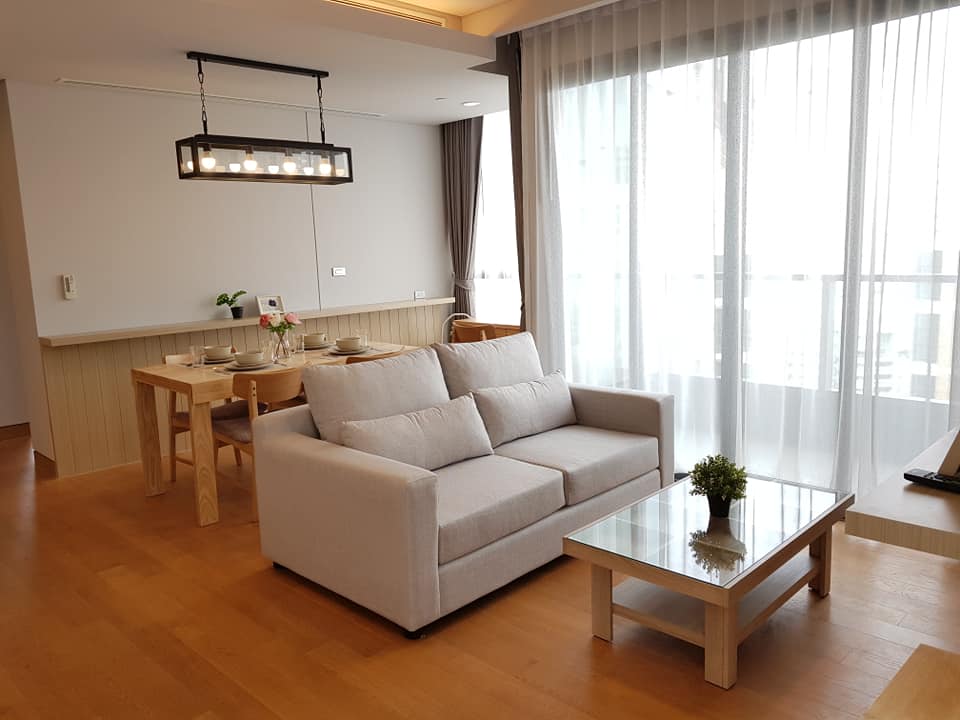 For RentCondoSukhumvit, Asoke, Thonglor : For Rent: The Lumpini 24, 2 bedrooms, 2 bathrooms, near BTS Phrom Phong, near Emporium, Emqurtier