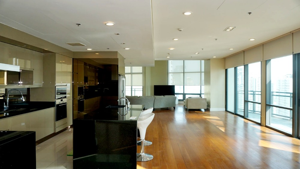 For RentCondoSukhumvit, Asoke, Thonglor : Bright Sukhumvit 24 - 6 beds for rent ONLY 200K At least 2 years contract !!