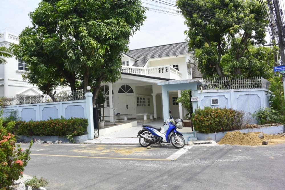 ให้เช่าบ้านแจ้งวัฒนะ เมืองทอง : ให้เช่าบ้านเดี่ยว  2  ชั้น หลังมุมใหญ่  110 ต.ร.ว   แจ้งวัฒนะ 24