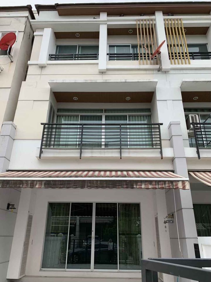 ให้เช่าทาวน์โฮมเกษตรศาสตร์ รัชโยธิน : ให้เช่าทาวน์โฮม 3 ชั้น บ้านกลางกรุง เดอะ รอยัล เวียนนา รัชวิภา-รัชดาภิเษก