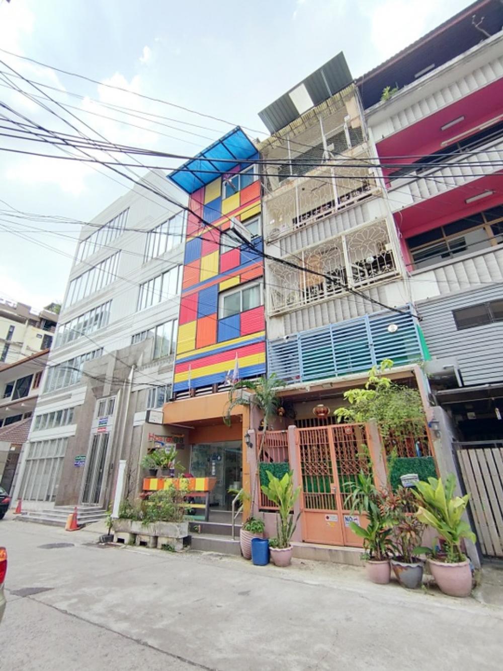 For RentHotel&Apartment BusinessNana, North Nana,Sukhumvit13, Soi Nana : Business for rent, Sukhumvit Soi 8, Hostel @8, near BTS Nana, prime location, Soi number and hotel name, Mongkol, Bangkok.