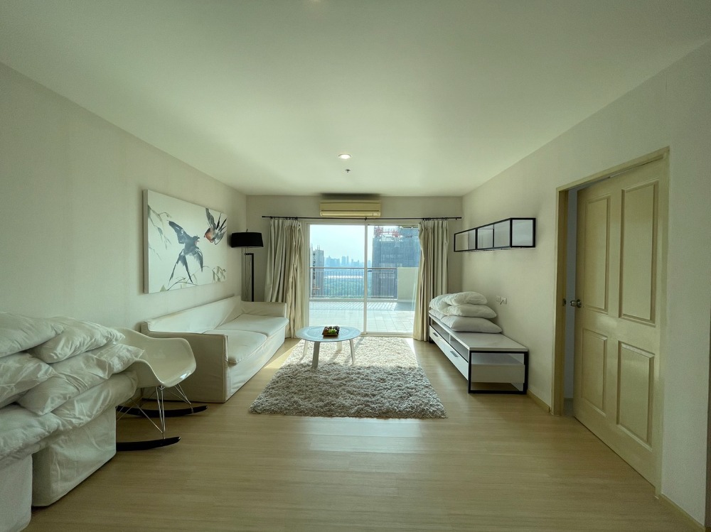 For RentCondoLadprao, Central Ladprao : Sym Vipa Ladprao &gt; Corner room, very wide balcony, beautiful room, ready to rent, feel free to inquire.