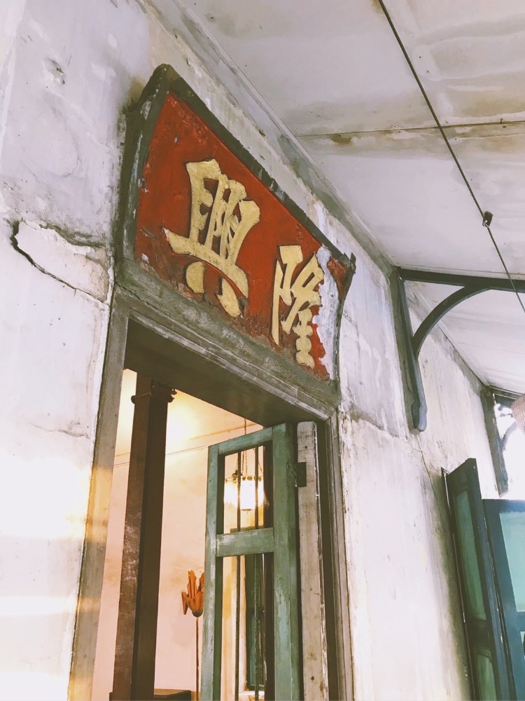 For RentHouseYaowarat, Banglamphu : HR17105 Ancient Chinese house for rent, suitable for cafe, restaurant