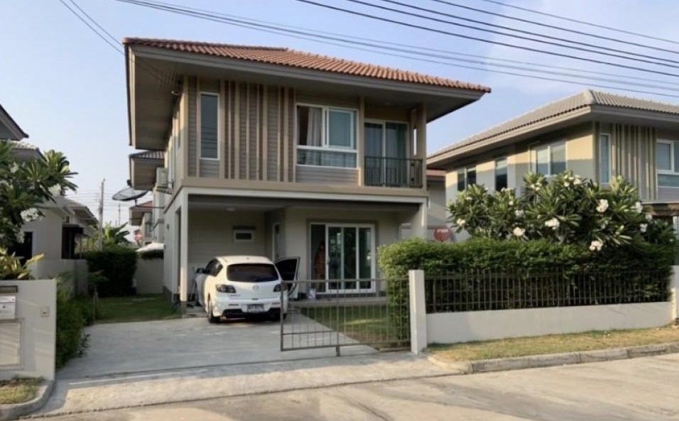 For RentHouseBangna, Bearing, Lasalle : 2 storey detached house for rent (View in front of the garden) 50 sq m. Located in Soi ABAC, Bangna-Trad Road, Km.26, near ABAC University Rent 20,000/month