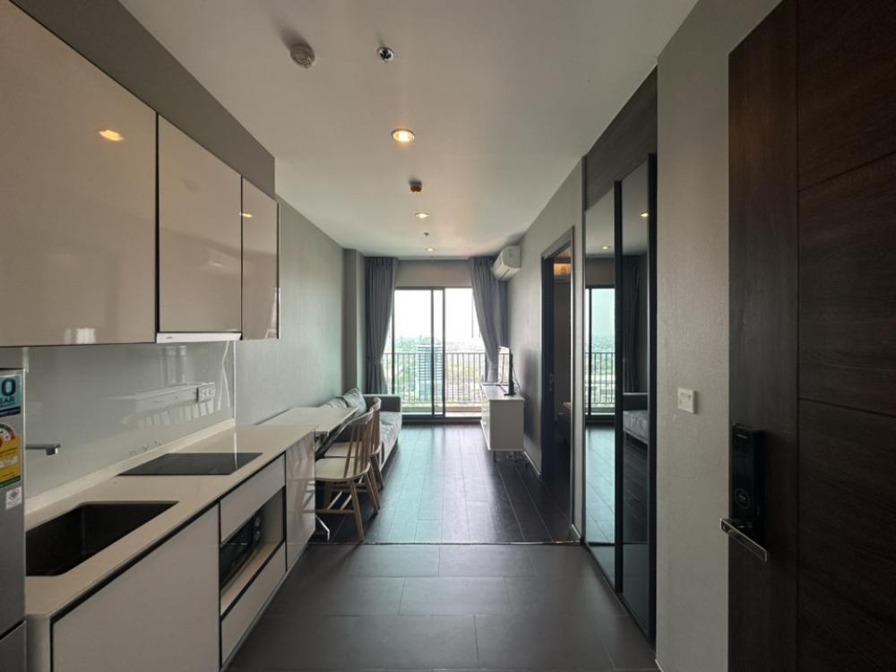 For RentCondoSukhumvit, Asoke, Thonglor : 🏢 C Ekkamai Floor 25 🌤️ Beautiful view 🛏️ 1 bedroom 🛋️ Fully Furnished 📺 Complete electrical appliances (special price)