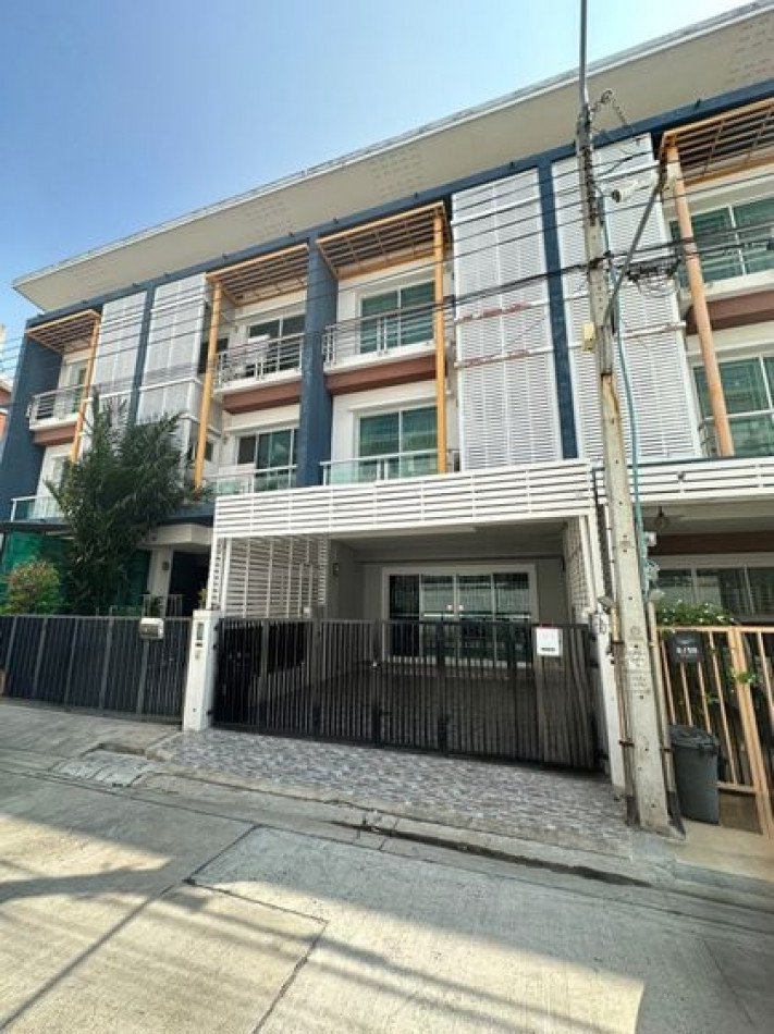 ให้เช่าทาวน์โฮมวิภาวดี ดอนเมือง หลักสี่ : H268 ให้เช่าทาวน์โฮม 3 ชั้น หมู่บ้านชวนชื่นโมดัส วิภาวดี กว้างมาก ที่จอดรถ 4 คัน หน้าบ้านไม่ชนบ้านอื่น