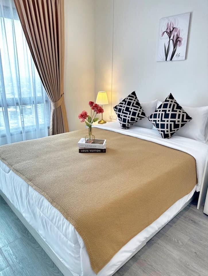 ให้เช่าคอนโดพัฒนาการ ศรีนครินทร์ : RPT169 ริชพาร์ค ทริปเปิ้ล สเตชั่น 35ตรม ชั้น31 กั้นนอน 17,000 บาท 092-597-4998