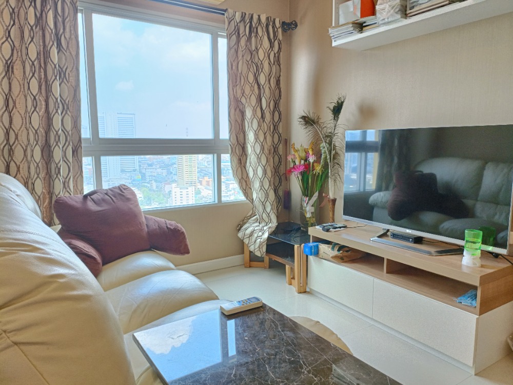 For RentCondoWongwianyai, Charoennakor : Condo Q House Sathorn 57 sq m, peaceful, wide, good value, beautiful view, close BTS Krung Thon Buri