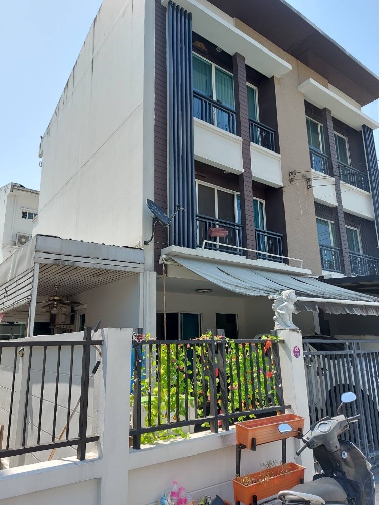 ให้เช่าทาวน์โฮมโชคชัย4 ลาดพร้าว71 : บ้านกลางเมืองโชคชัย 4 ซ.50   ทะลุเซนทรัลอีสต์วิวล์  3 ห้องนอน 3ห้องน้ำ