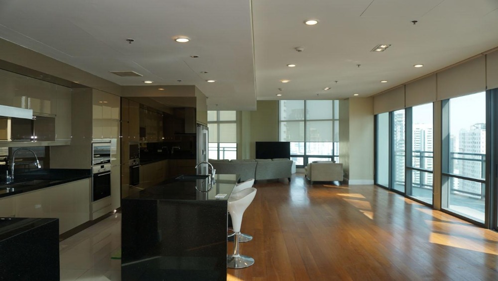 ให้เช่าคอนโดสุขุมวิท อโศก ทองหล่อ : Condo Bright 24 for rent 6 bedroom 6 bathroom ห้องสวยวิวดีมากก ตกแต่งครบพร้อมเข้าอยู่ได้เลยใครสนใจรีบติดต่อด่วน