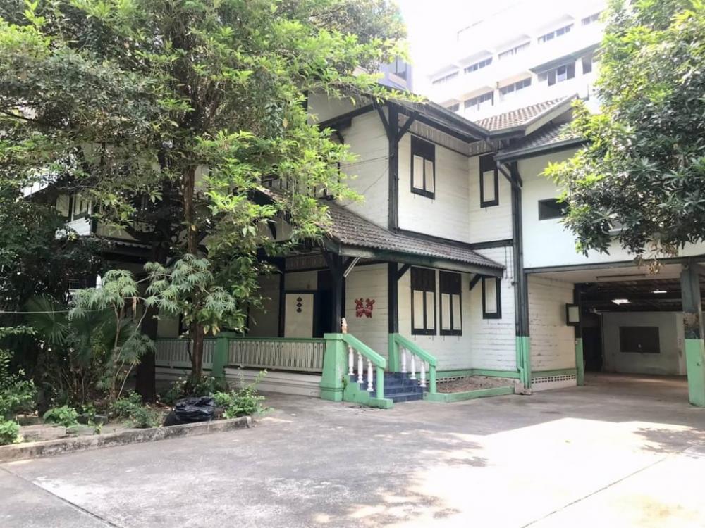 For RentRetail SpaceSathorn, Narathiwat : 📌 House for rent with land 256 square wa. Doing business, in the heart of Sathorn-Silom.