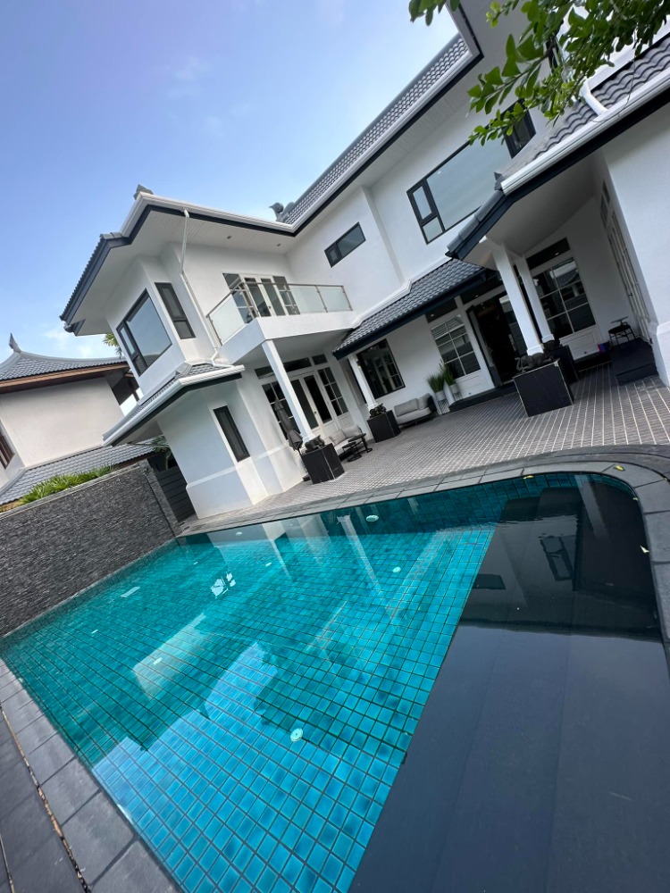 ให้เช่าบ้านสุขุมวิท อโศก ทองหล่อ : Luxury House with Full Set of Furniture and appliance  , Ekamai 19 , 4 bed 4.5 bath , 450 sqm , 2 Parking Lot