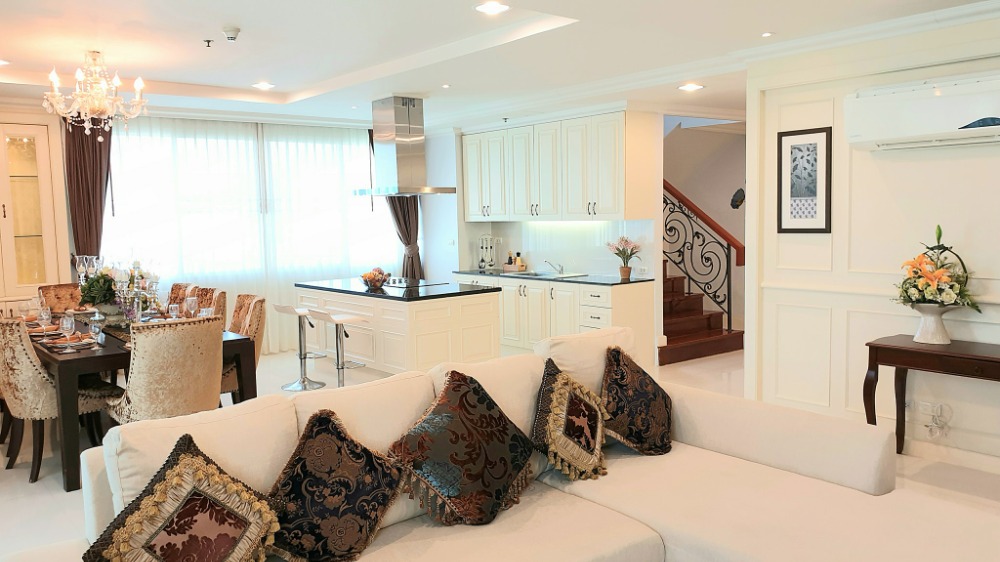 ให้เช่าคอนโดสุขุมวิท อโศก ทองหล่อ : CS125  4 Bedrooms for Rent at Piyathip Place Serviced Apartment  near BTS Phrom Phong , Bangkok 062-4565505