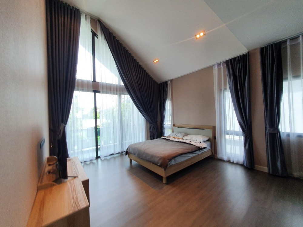 For RentHouseVipawadee, Don Mueang, Lak Si : * House for rent, Bangkok Boulevard Vibhavadi, 100,000 baht, 3 bedrooms, 4 bathrooms, usable area 248 sq m, land 54 sq m, near Kasetsart, Ratchadapisek, Ladprao, Ngamwongwan, Chaengwattana.