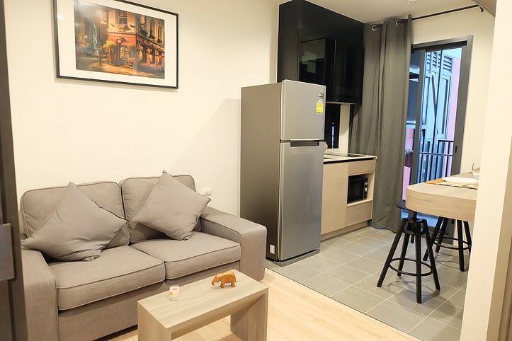 For RentCondoRama9, Petchburi, RCA : TBGR102 The Base Garden 27sqm. 8th Floor 10,000 baht 092-597-4998