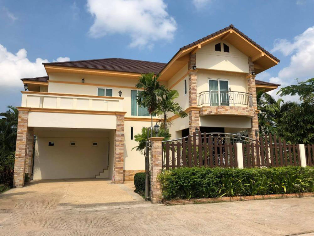For RentHousePattaya, Bangsaen, Chonburi : 2-storey detached house, beautifully decorated with furniture for rent, Chonburi-Pattaya, near Columbia Pictures Aquaverse, only 6.3 km.