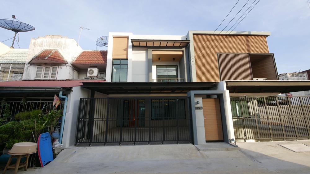 ขายทาวน์โฮมเสรีไทย-นิด้า : ขายทาวน์โฮม 2 ชั้น รามคำแหง แยกนิด้า ถ.ศรีบูรพา ขนาด 36 ตร.ว. 3 นอน 3 น้ำ ตกแต่งใหม่ Premium ทั้งหลัง ราคาพิเศษ